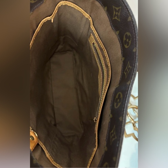 Louis Vuitton Vavin GM Shoulder Bag - Picture 7 of 9